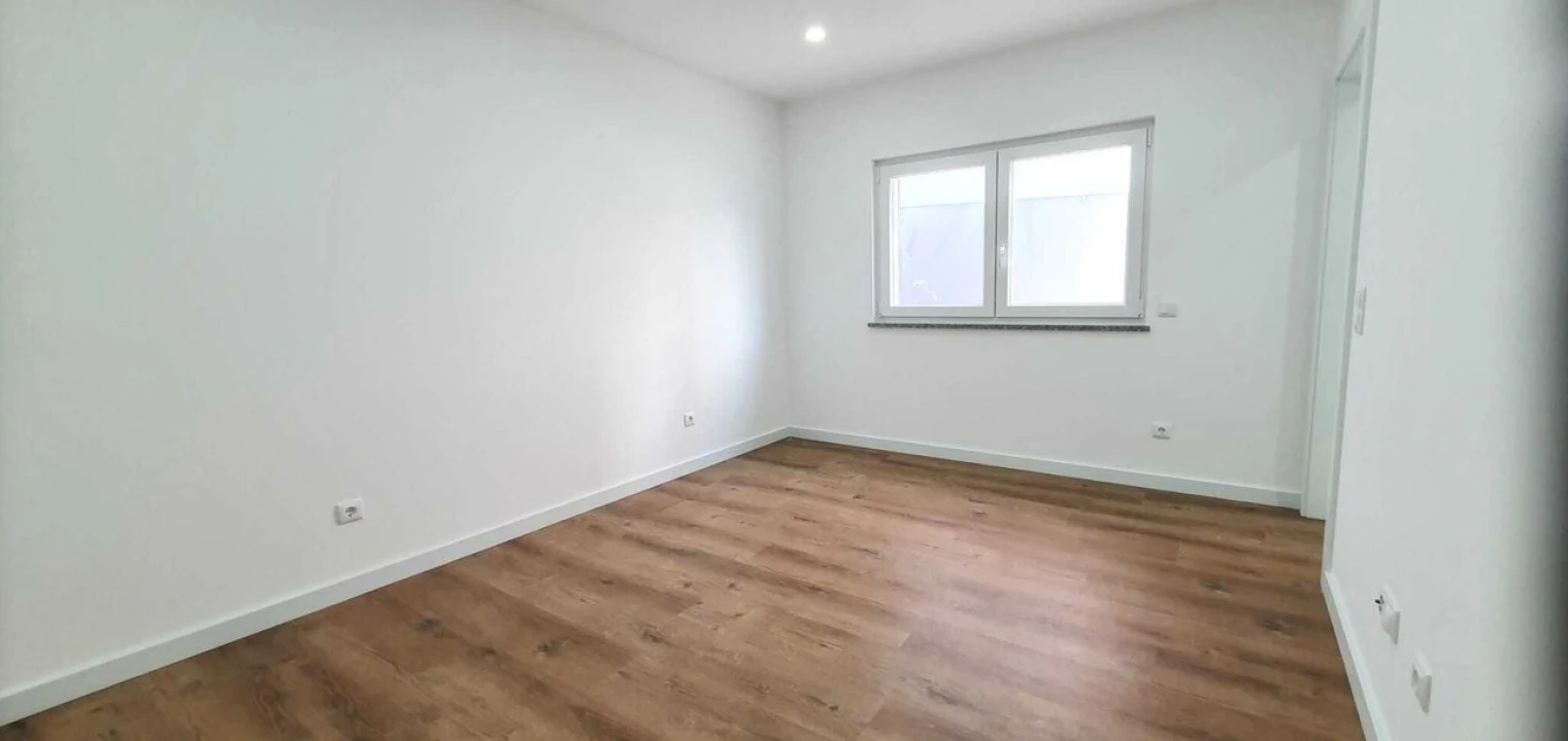 Moradia T5 para Venda em Atouguia da Baleia Foto 14