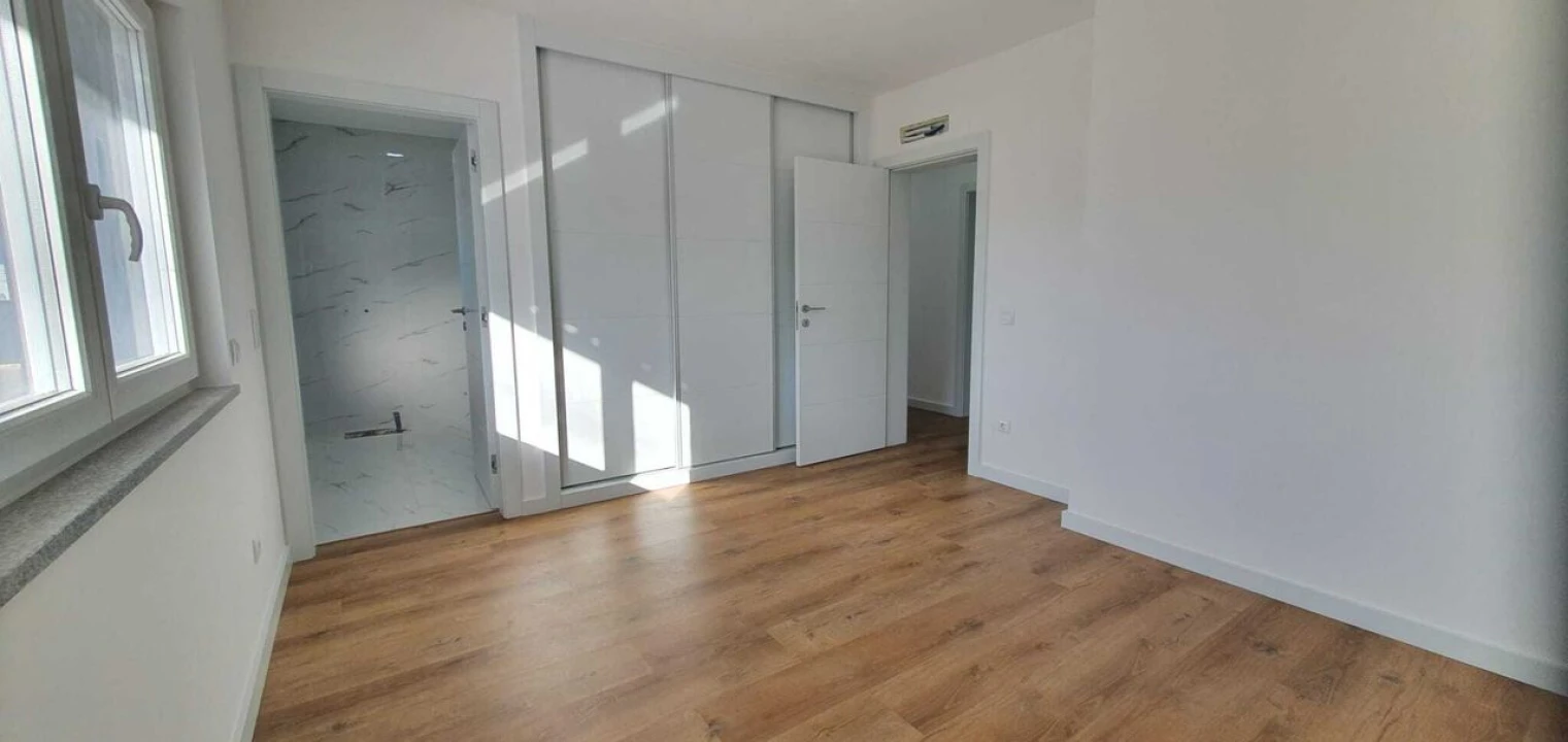 Moradia T5 para Venda em Atouguia da Baleia Foto 17