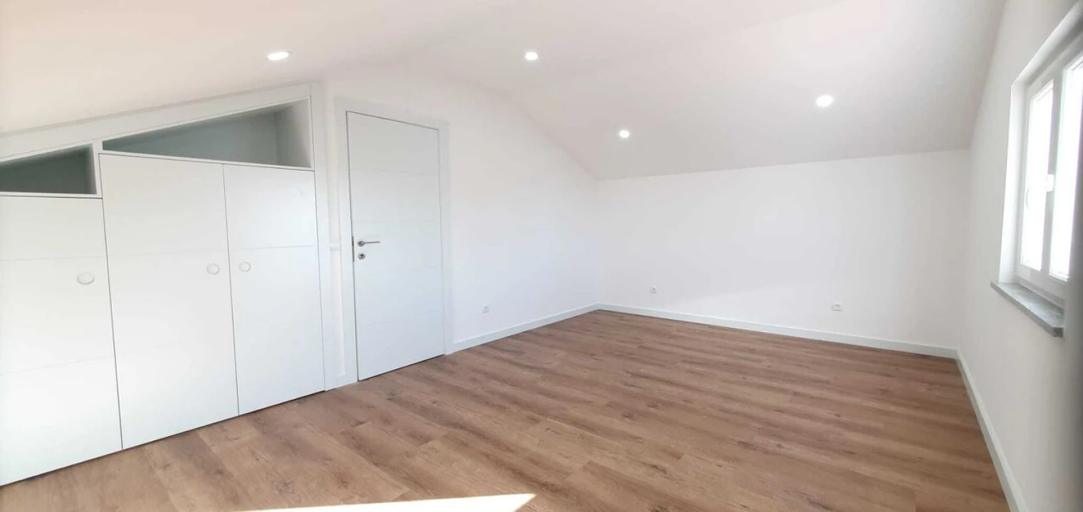 Moradia T5 para Venda em Atouguia da Baleia Foto 21