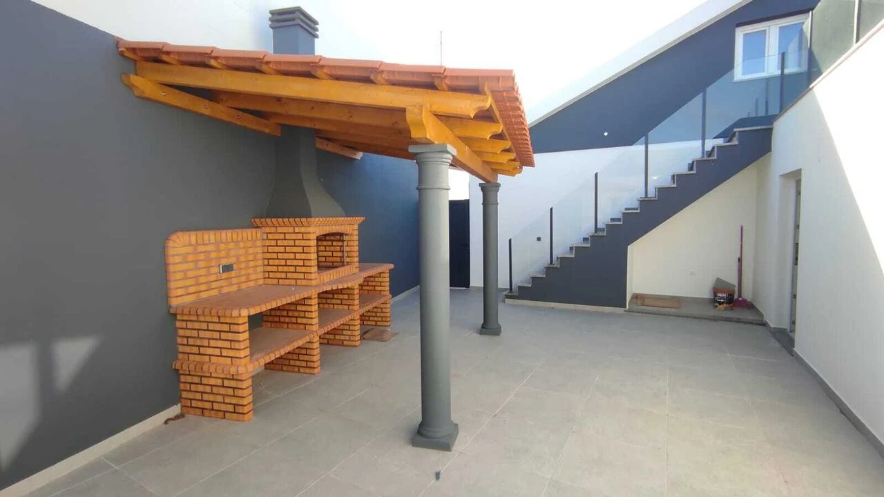 Moradia T5 para Venda em Atouguia da Baleia Foto 27