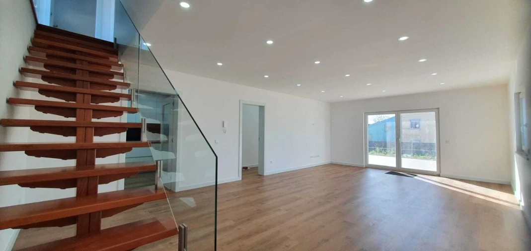 Moradia T5 para Venda em Atouguia da Baleia Foto 2