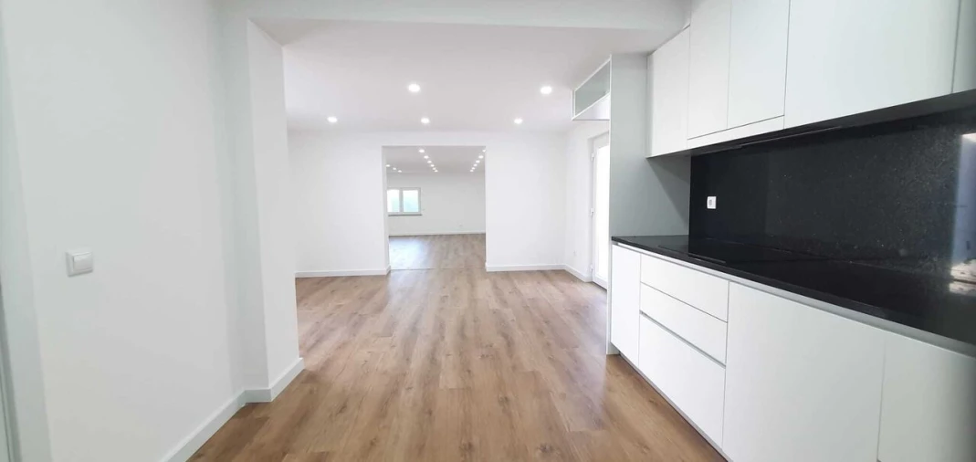 Moradia T5 para Venda em Atouguia da Baleia Foto 7