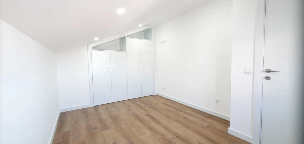 Moradia T5 para Venda em Atouguia da Baleia Foto 18