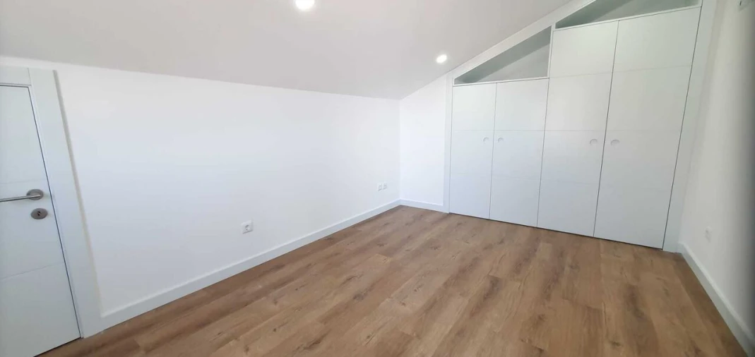 Moradia T5 para Venda em Atouguia da Baleia Foto 19