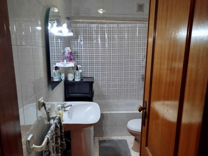 Apartamento T2 para Venda em Arrifana Foto 9