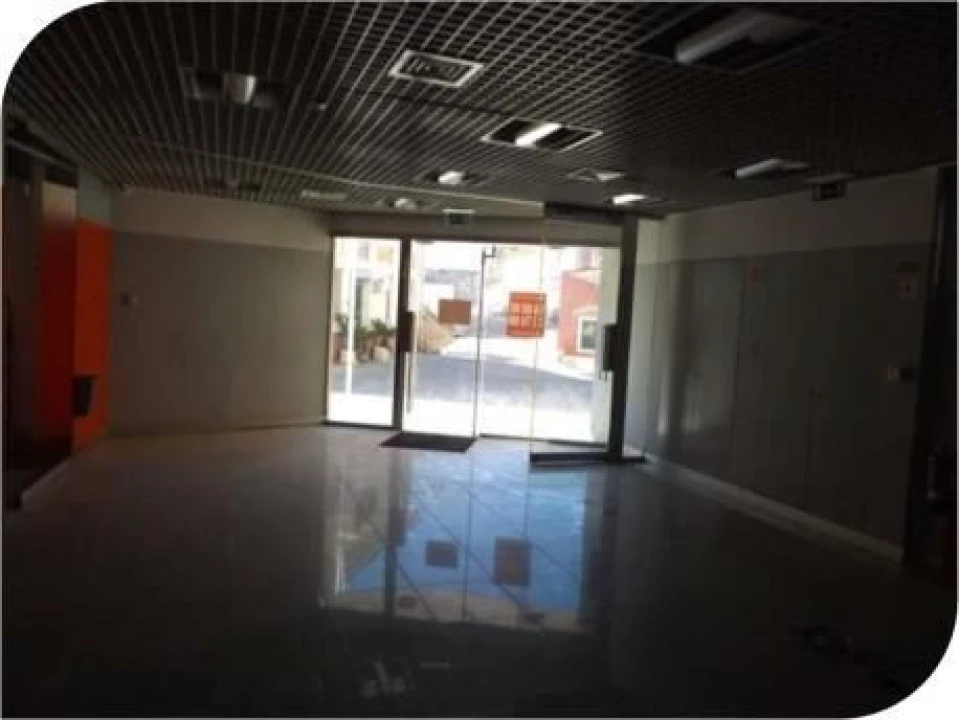 Loja para Venda em Amiais de Baixo Foto 1