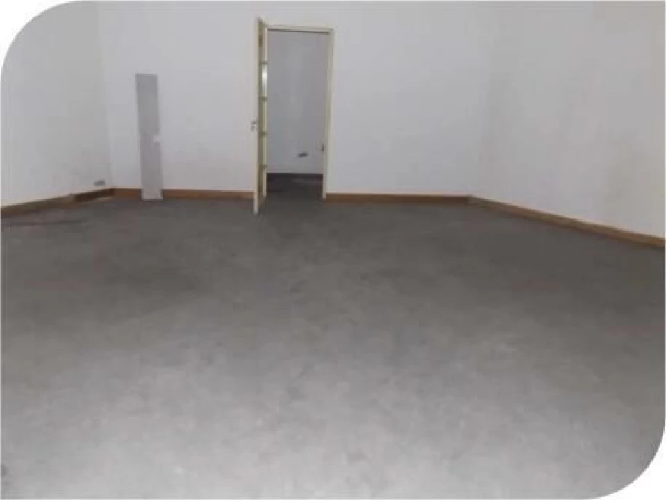 Loja para Venda em Amiais de Baixo Foto 11