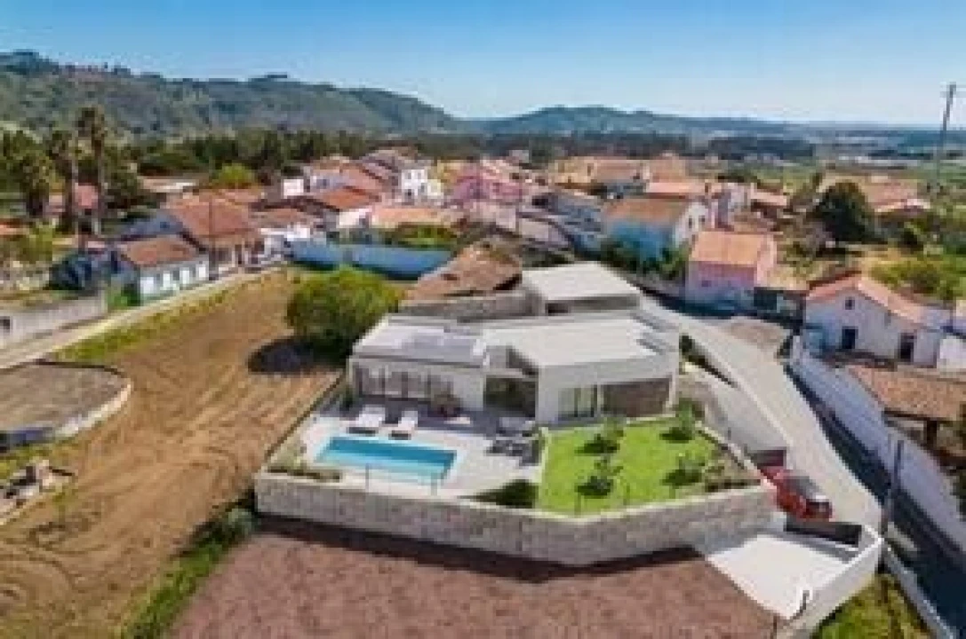 Moradia T4 para Venda em Caldas da Rainha - Santo Onofre e Serra do Bouro Foto 6