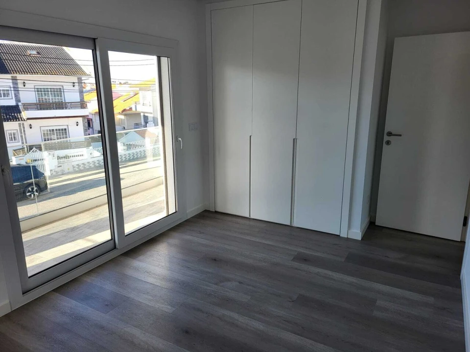 Moradia T4 para Venda em Corroios Foto 36