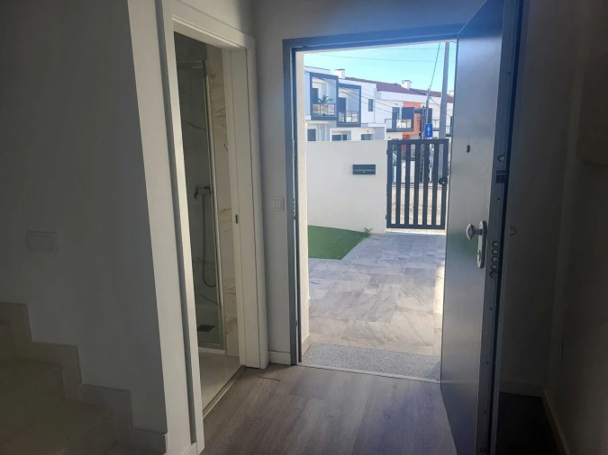 Moradia T4 para Venda em Corroios Foto 43