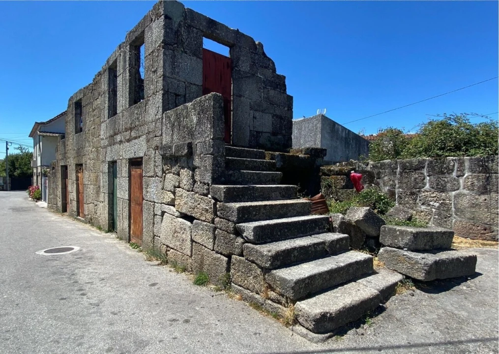 Moradia T4 para Venda em Lajeosa do Dão Foto 1