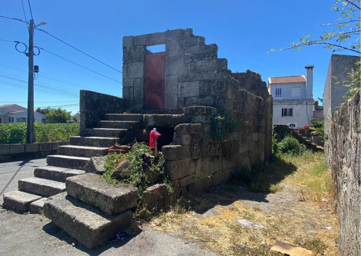 Moradia T4 para Venda em Lajeosa do Dão Foto 4