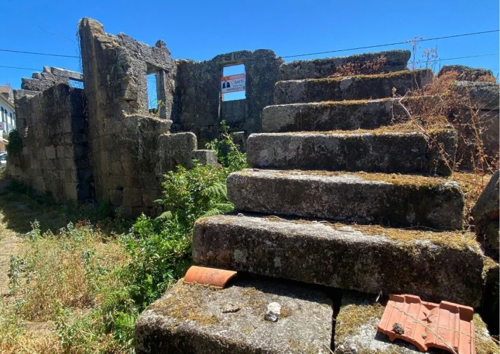 Moradia T4 para Venda em Lajeosa do Dão Foto 5