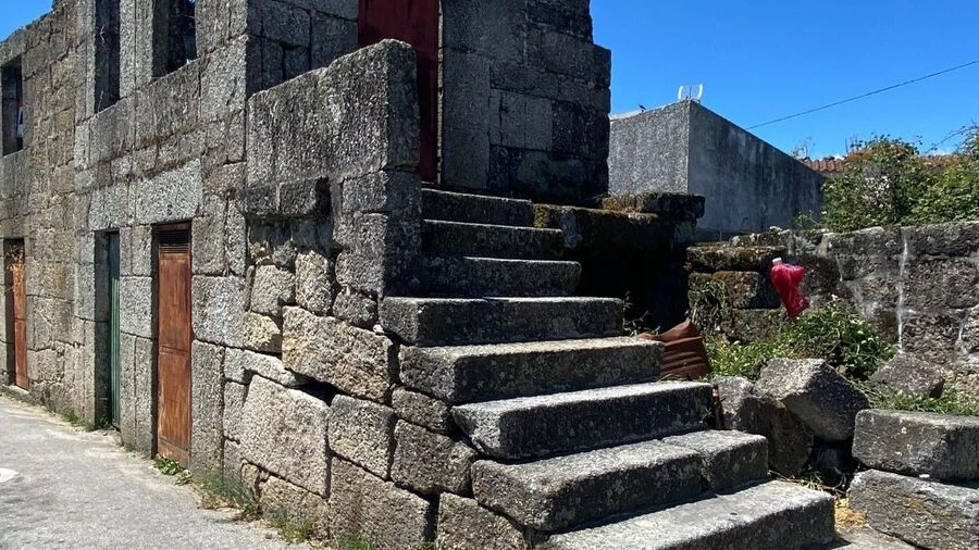 Moradia T4 para Venda em Lajeosa do Dão
