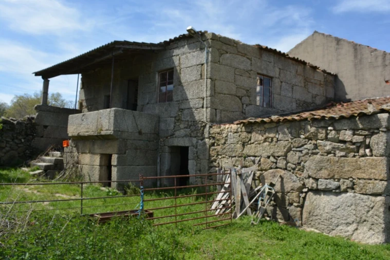 Moradia T4 para Venda em Casal de Cinza Foto 1