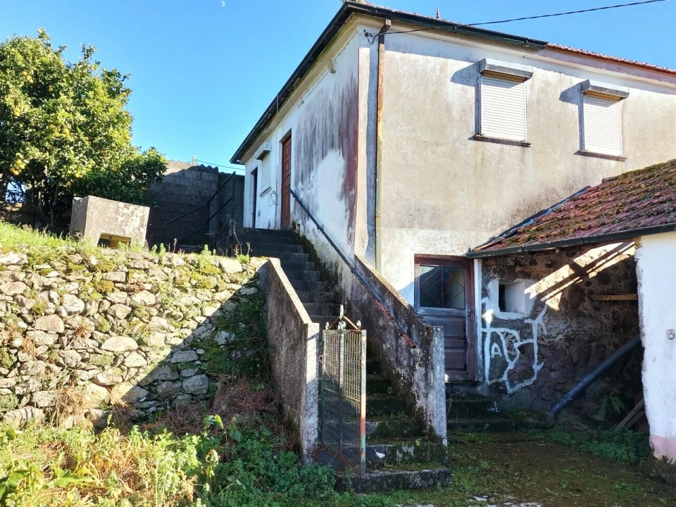 Moradia T2 para Venda em Cornes Foto 3