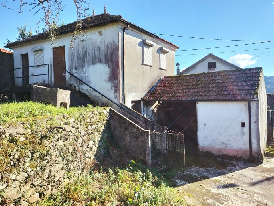 Moradia T2 para Venda em Cornes Foto 2