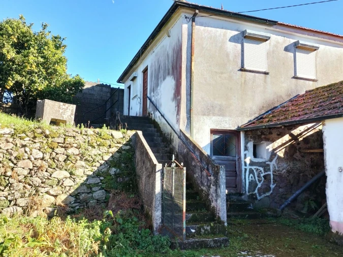 Moradia T2 para Venda em Cornes Foto 3