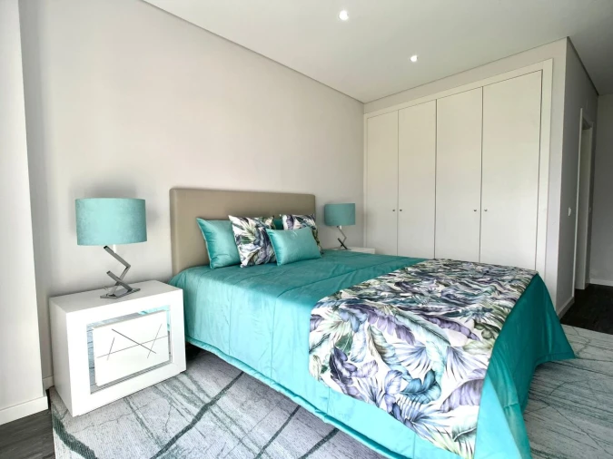 Apartamento T4 para Venda em Quelfes Foto 2