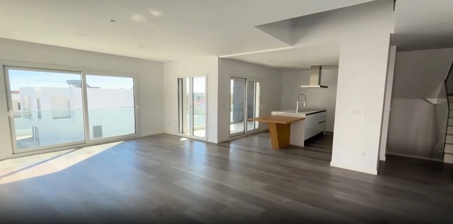 Moradia T4 para Venda em Corroios Foto 1