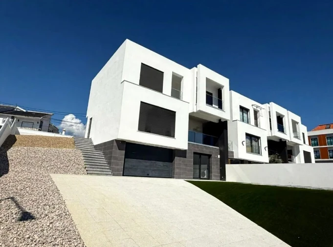 Moradia T4 para Venda em Corroios Foto 15