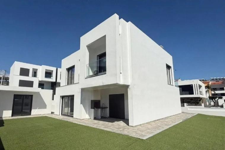 Moradia T4 para Venda em Corroios Foto 16