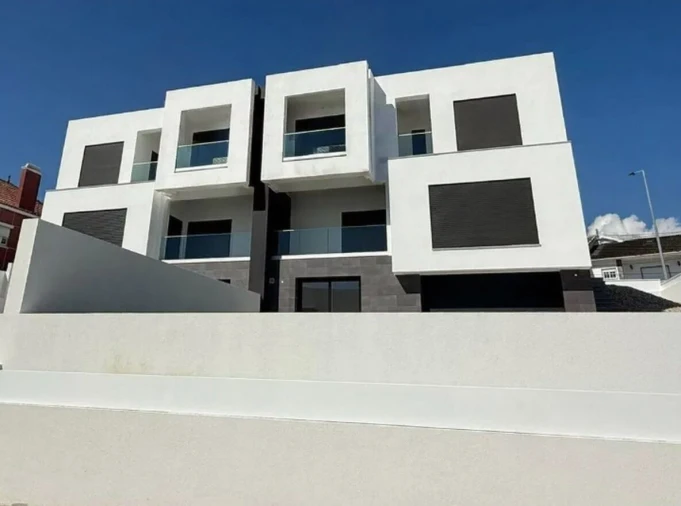 Moradia T4 para Venda em Corroios Foto 18