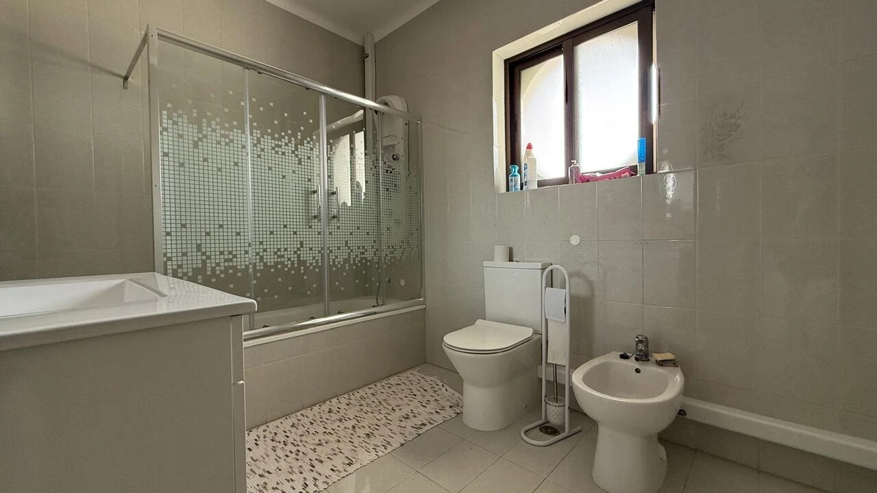 Apartamento T4 para Venda em Nazare Foto 9