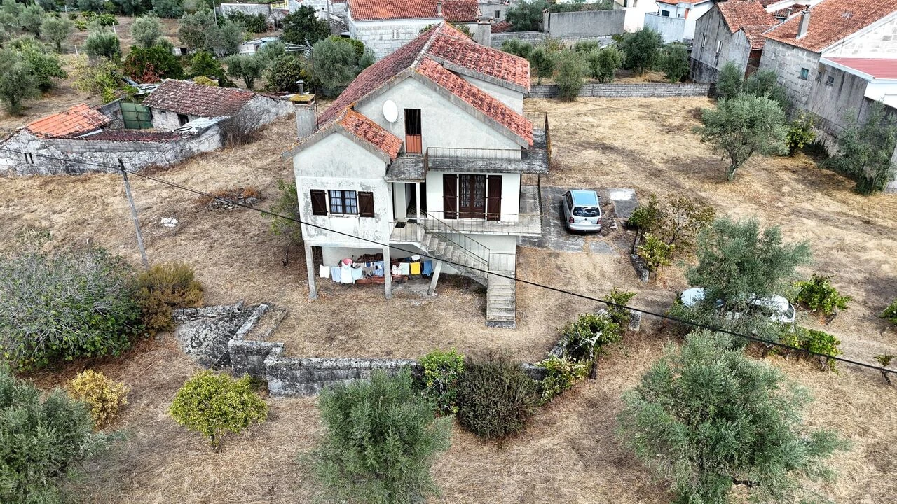 Moradia T3 para Venda em Lapa do Lobo Foto 9