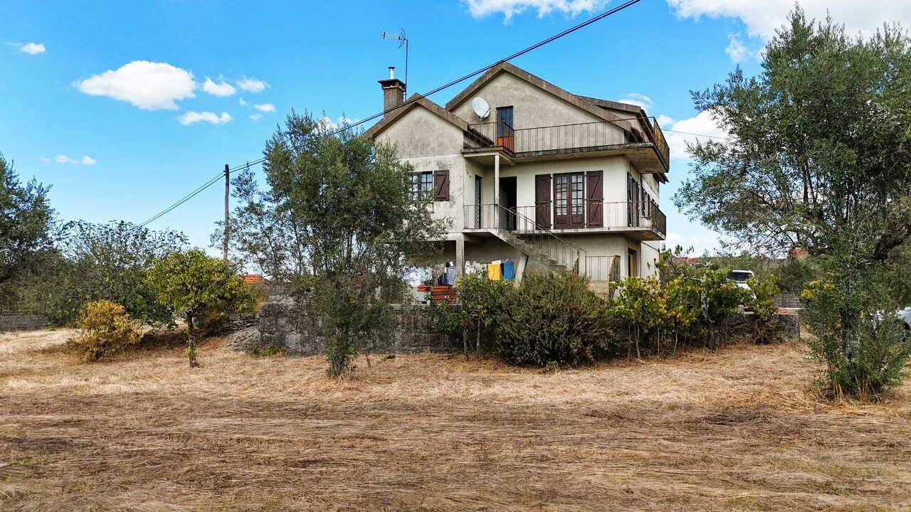 Moradia T3 para Venda em Lapa do Lobo Foto 1