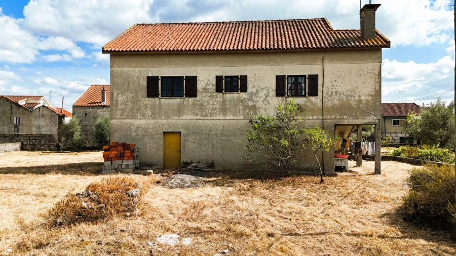 Moradia T3 para Venda em Lapa do Lobo Foto 6