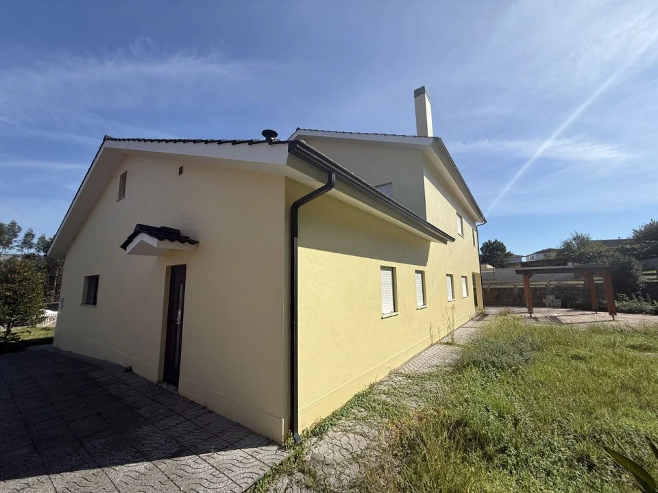 Moradia T5 para Venda em São Pedro da Torre Foto 2