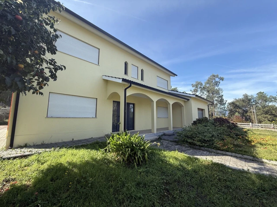 Moradia T5 para Venda em São Pedro da Torre Foto 1