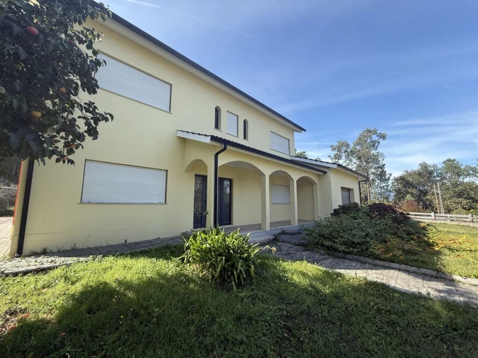 Moradia T5 para Venda em São Pedro da Torre Foto 1