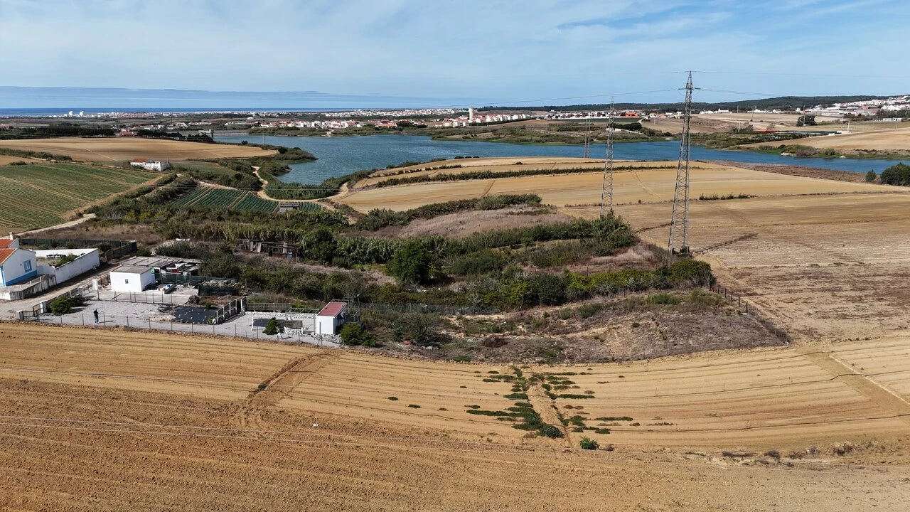Moradia T1 para Venda em Atouguia da Baleia Foto 1