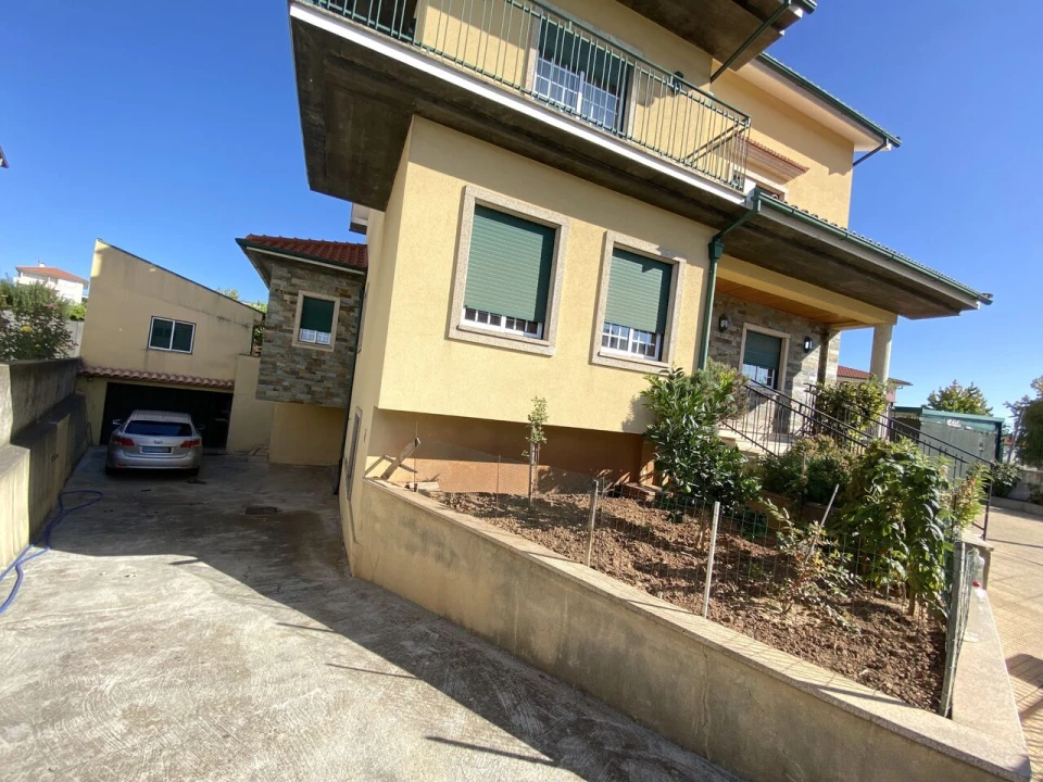 Moradia T5 para Venda em Macedo de Cavaleiros Foto 1