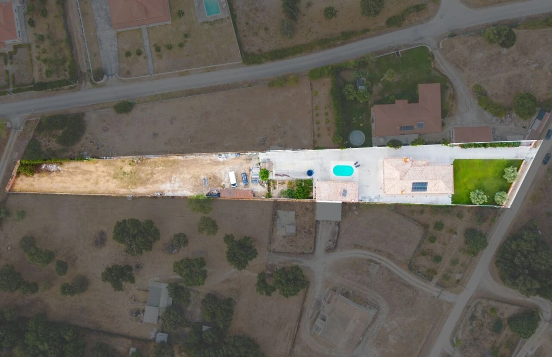 Moradia T4 para Venda em Almoster Foto 9