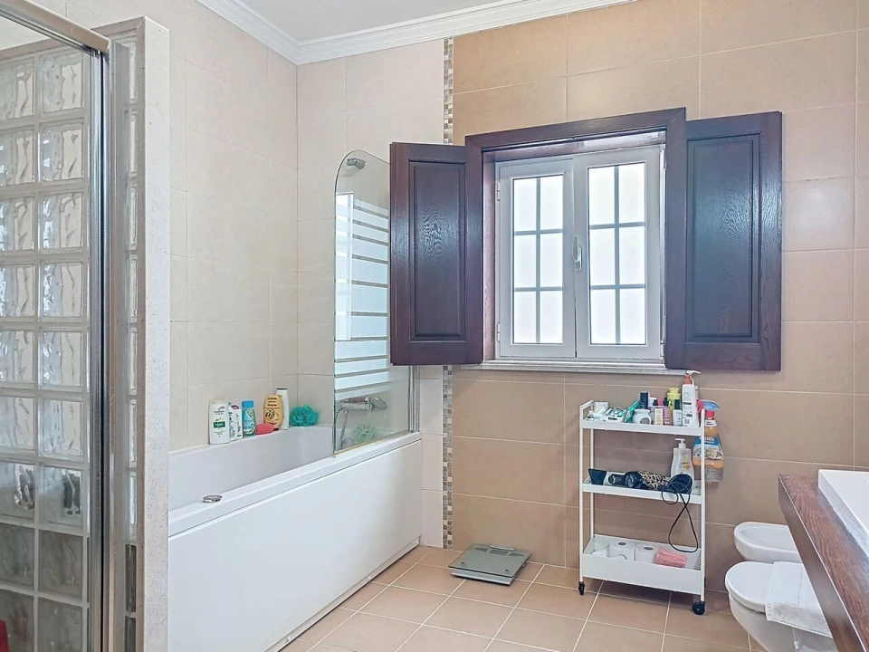 Moradia T4 para Venda em Almoster Foto 28