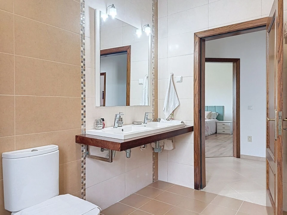 Moradia T4 para Venda em Almoster Foto 29