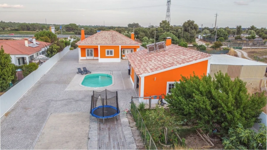 Moradia T4 para Venda em Almoster Foto 44