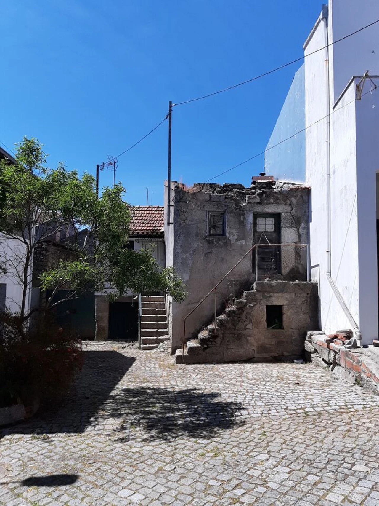 Moradia T2 para Venda em Canas de Senhorim Foto 2