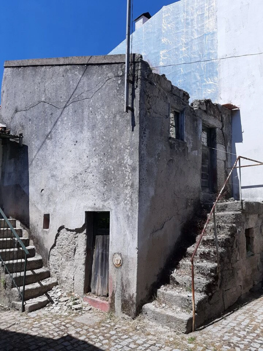 Moradia T2 para Venda em Canas de Senhorim Foto 1