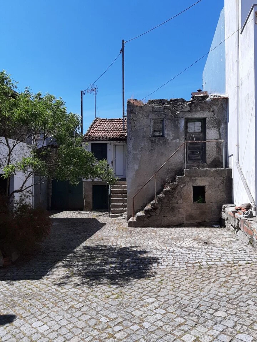 Moradia T2 para Venda em Canas de Senhorim Foto 4