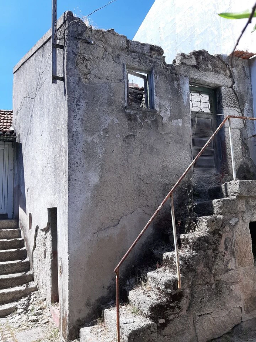 Moradia T2 para Venda em Canas de Senhorim Foto 5