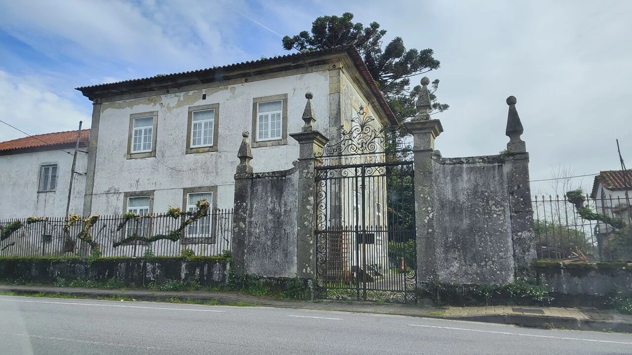 Moradia T8 para Venda em Santa Marta de Portuzelo Foto 1