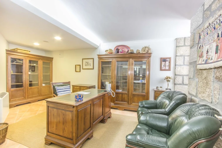 Moradia T5 para Venda em Canas de Senhorim Foto 22