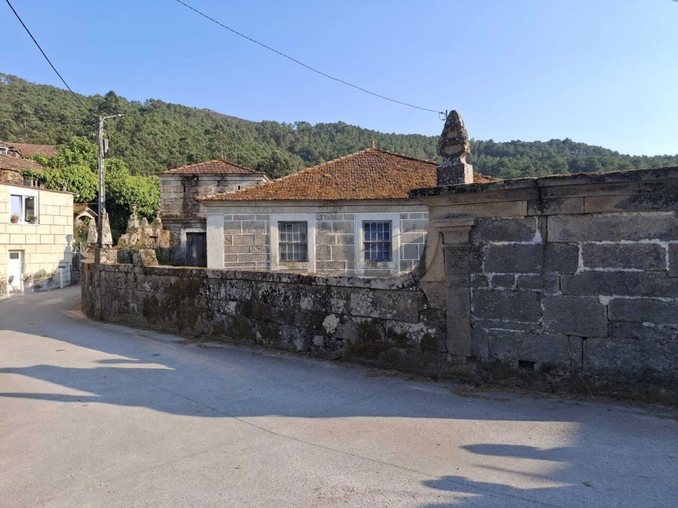 Moradia T7 para Venda em Riba de Mouro Foto 3