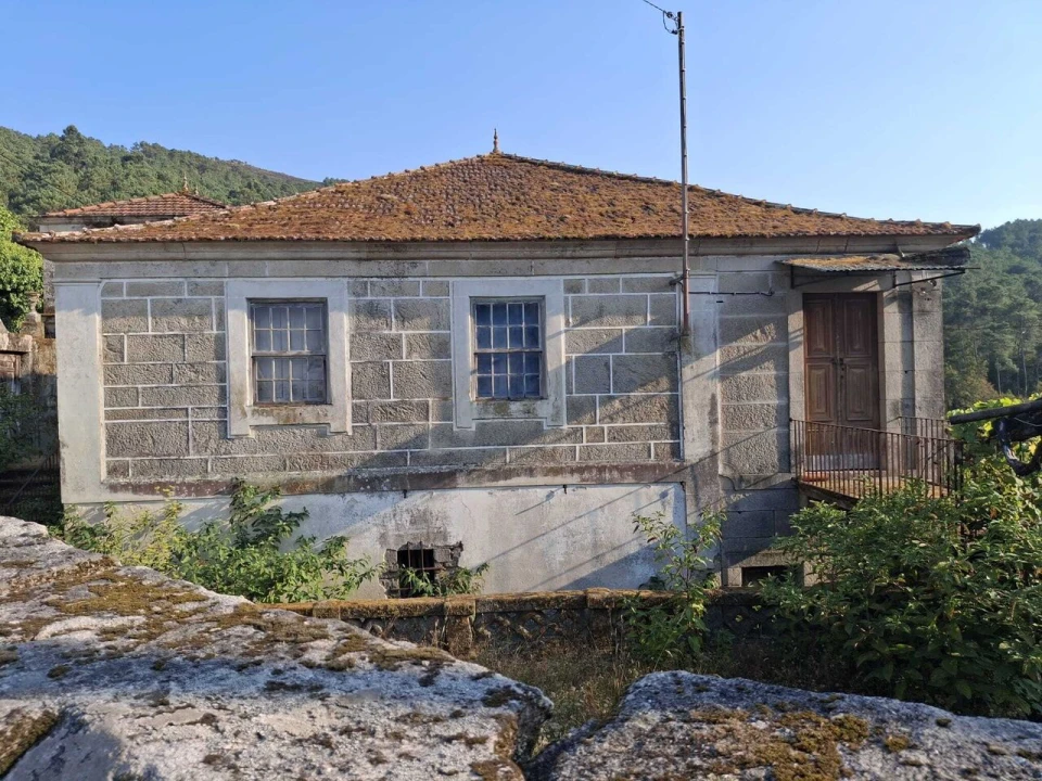 Moradia T7 para Venda em Riba de Mouro Foto 1