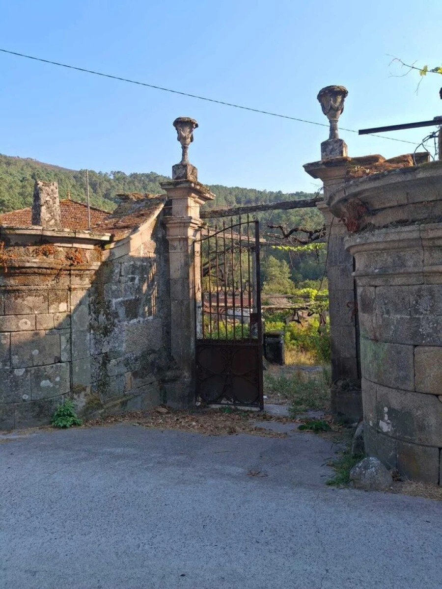 Moradia T7 para Venda em Riba de Mouro Foto 11