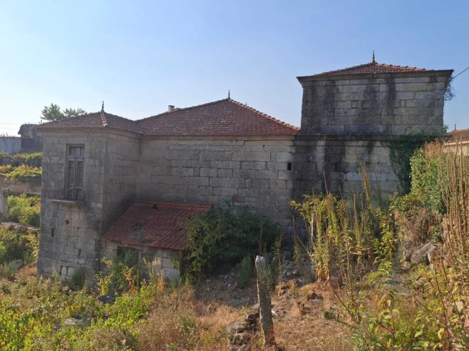 Moradia T7 para Venda em Riba de Mouro Foto 4